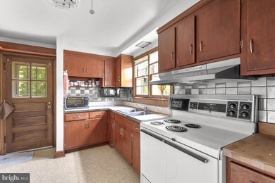 704 Hollywood Ave, Silver Spring, MD 20904 - photo 2