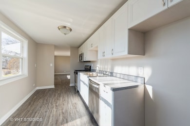 130 Toro Cir, Carpentersville, IL 60110 - photo 3