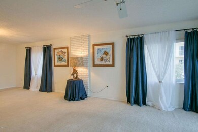 Living Room/Dining Room2