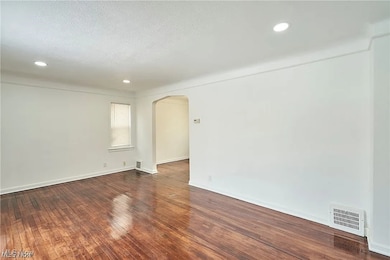 19802 Mountville Dr, Maple Heights, OH 44137 - photo 4