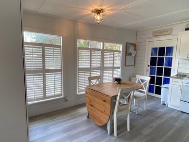 Eat-In Kitchen