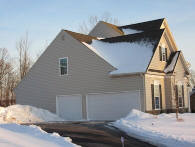 1055 Manor Dr, Mountain Top, PA 18707 - photo 5