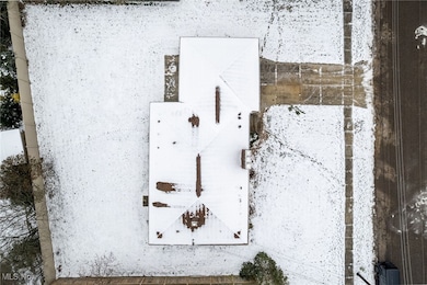 364 Mowbray Rd, Akron, OH 44333 - photo 4