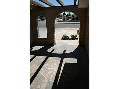 ACCENTED TILE IN THE ENTRY OF THE HOME W