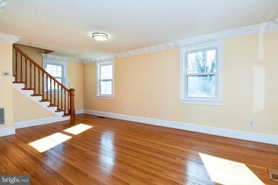 7117 Harrison Ln, Alexandria, VA 22306 - photo 4