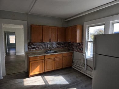 197 Chestnut Ave unit 2nd floor, Waterbury, CT 06710 - photo 4