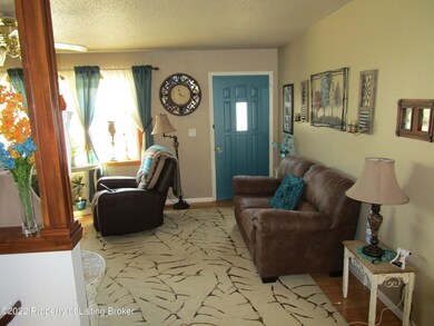 511 W Ash Ave, Glen Ullin, ND 58631 - photo 6