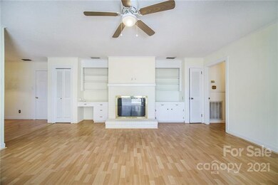 249 Edgewood Dr, Statesville, NC 28625 - photo 5