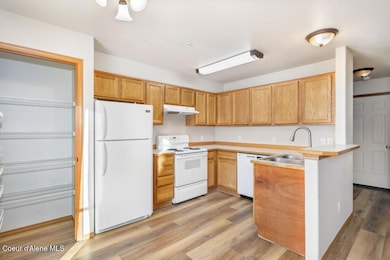 Kitchen & Pantry