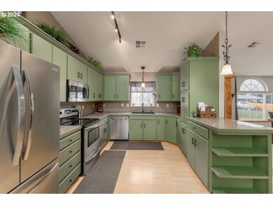 153 Leisure Ln, Glide, OR 97443 - photo 7