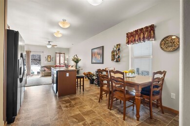 2010 Sugar Creek Dr NW unit B, Cedar Rapids, IA 52405 - photo 3