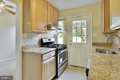 5639 Fenwick Dr, Alexandria, VA 22303 - photo 6