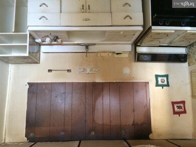 911 Lawrence Ave, Darby, PA 19023 - photo 3