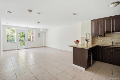 200 Carney St unit 203, Glen Cove, NY 11542 - photo 6