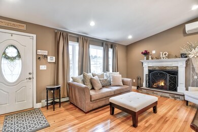 003_Living Room