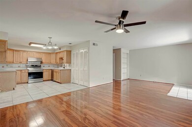 10309 Briar Forest Dr unit 33, Houston, TX 77042 - photo 5