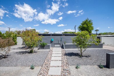 Private entrance w/ courtyard