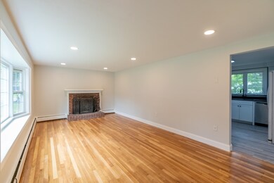 8 Clairmoor Dr, Nashua, NH 03060 - photo 2