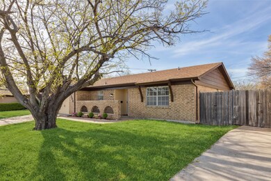 3508 Madrid Dr, Fort Worth, TX 76133 - photo 2