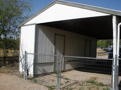 Storage shed/Drive in gate to back yard