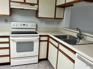 665 SW 113th Way unit 665, Pembroke Pines, FL 33025 - photo 6