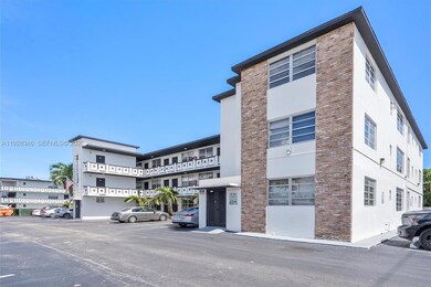 1715 N 16th Ave unit 203, Hollywood, FL 33020 - photo 4