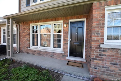 573 N Old Woodward Ave unit J573, Birmingham, MI 48009 - photo 2