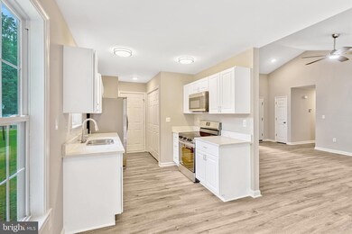 6104 Loriella Park Dr, Fredericksburg, VA 22407 - photo 3