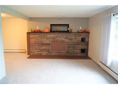 SPACIOUS LIVING ROOM! FREE STANDING WOODBURNER CAN