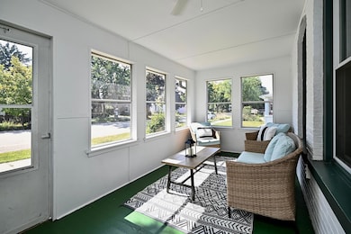 03 Front Porch Entrance.jpg