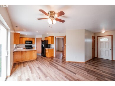 414 NW Evans St, Sheridan, OR 97378 - photo 6