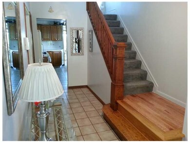 Entry/Foyer.