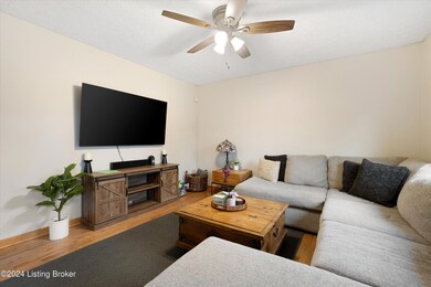 6909 Spourtland Dr, Louisville, KY 40228 - photo 2