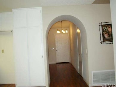 entry to living room/family room/kitchen