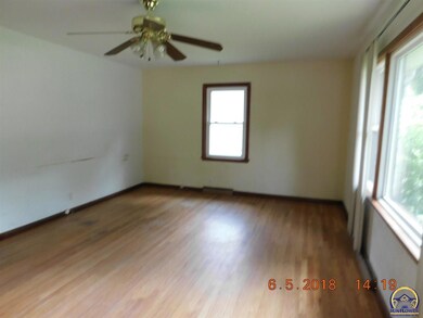 3612 SW Kerry Ave, Topeka, KS 66611 - photo 2