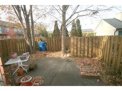 8512 Canterbury Square E, Indianapolis, IN 46260 - photo 2