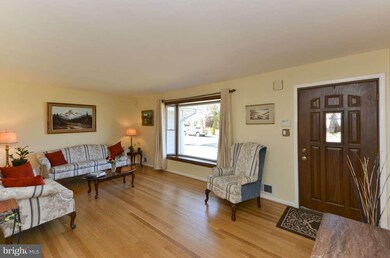 402 Orleans Cir SW, Vienna, VA 22180 - photo 2