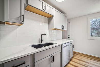 4788 Edinburgh Ln, Columbus, OH 43229 - photo 4