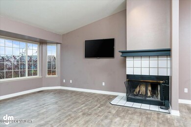 05-Living Room_MAX3832