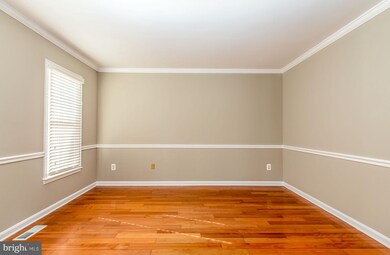 8210 Labbe Ln, Vienna, VA 22182 - photo 6