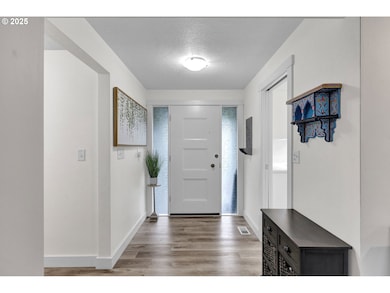 660 Elwood Dr, Eugene, OR 97401 - photo 4