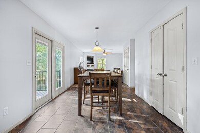 Eat-In Kitchen