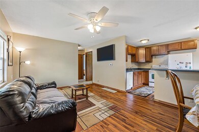 3227 Cameo Ln SW, Cedar Rapids, IA 52404 - photo 3