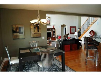 Kitchen Breakfast Room with sliding door to porch 