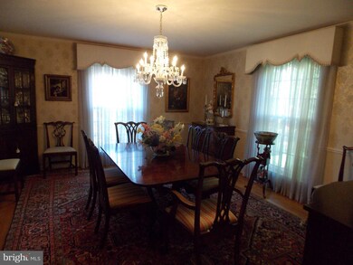 8020 Horseshoe Ln, Potomac, MD 20854 - photo 4