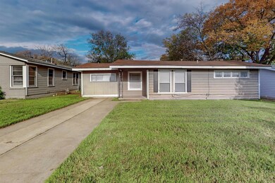 1114 Poindexter Ave, Cleburne, TX 76033 - photo 3