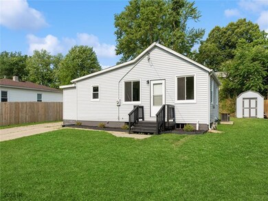 515 1st St S, Newton, IA 50208 - photo 2