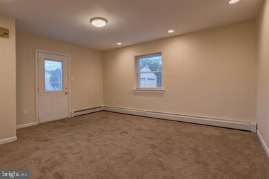 125 Broomall St unit B, Folsom, PA 19033 - photo 5