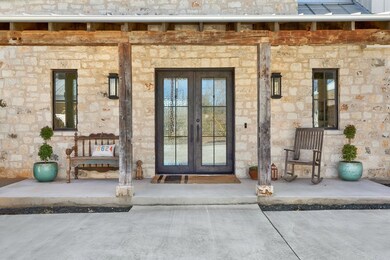 509 W Ufer St, Fredericksburg, TX 78624 - photo 2