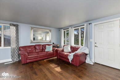 03-Living Room 20210623-DW-0173